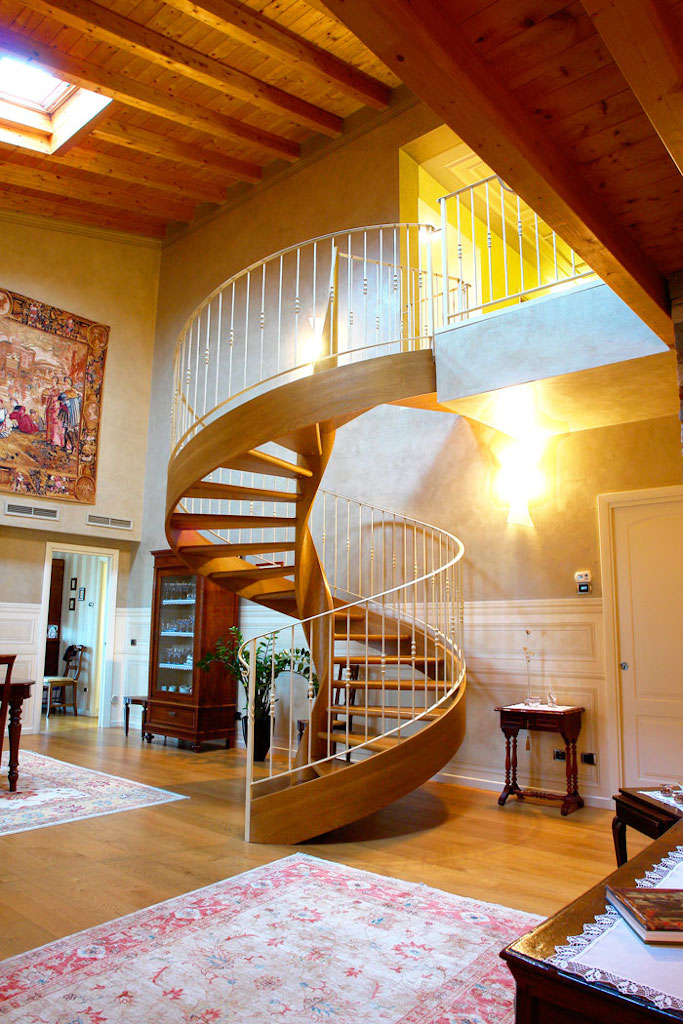 Come decorare le scale in legno per interni
