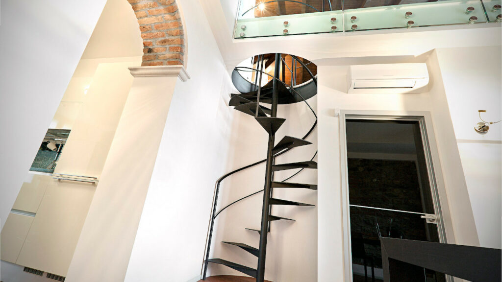 Thousand materials possible for a spiral staircase, internal stairs and outdoor spiral staircase