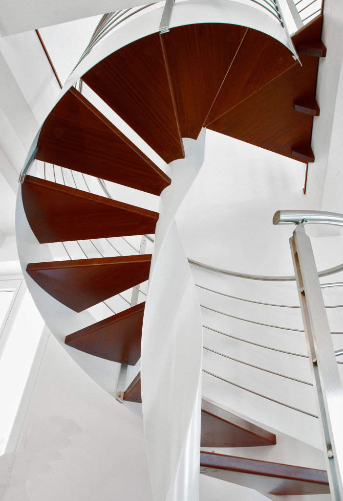 Wooden staircase: different anatomies and use of wood in the project