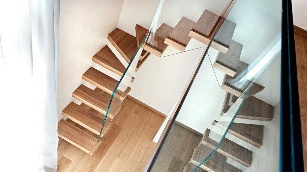 All about modern oak and glass staircase